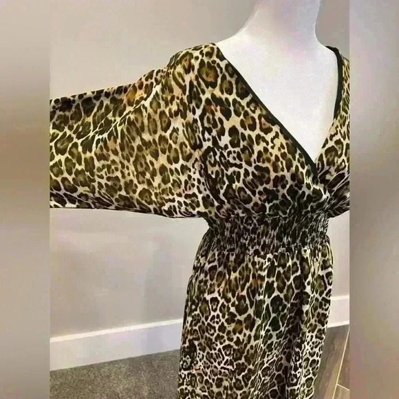 WAYF Animal print dress size 8 batwing sleeve v-neck - Picture 5 of 5